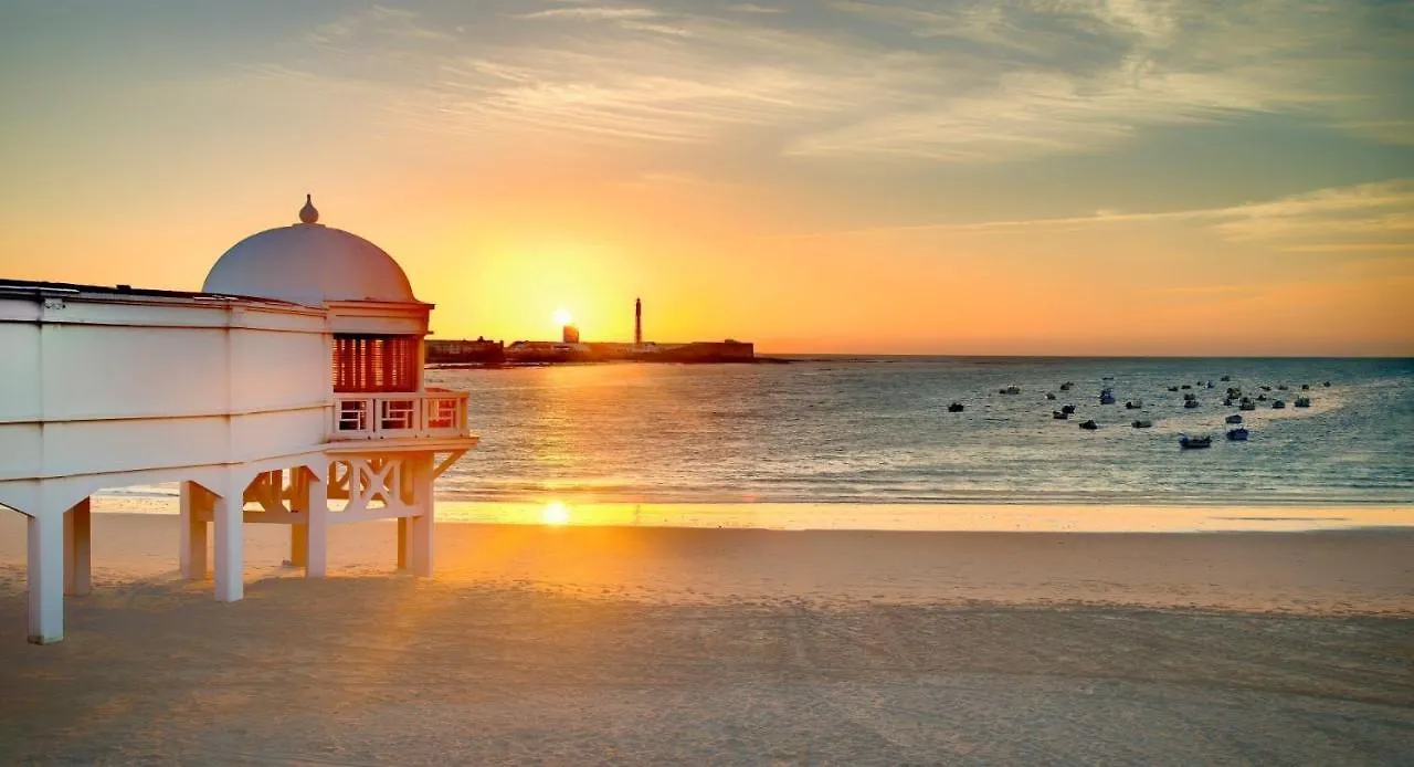 Precioso DÚPLEX frente al teatro Falla, a 4 min de Playa de la Caleta Cádiz España