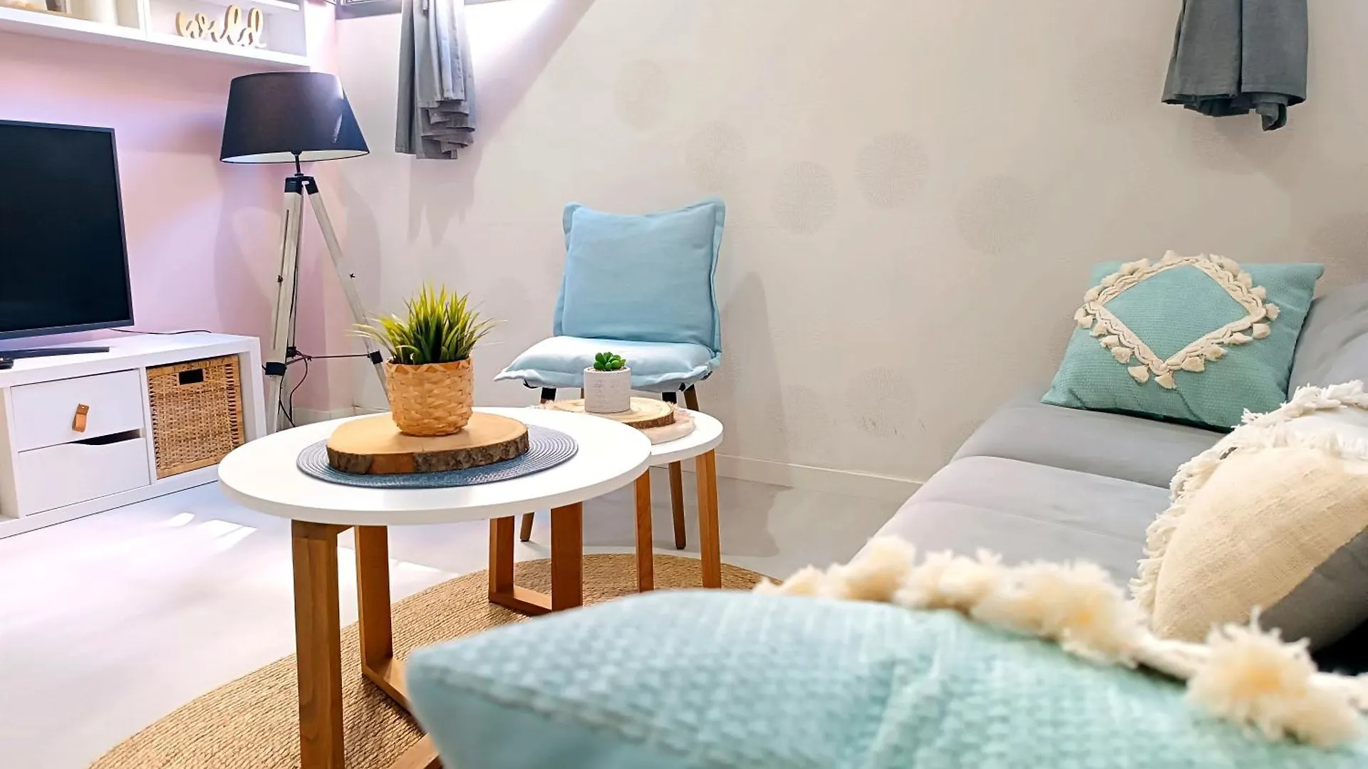 Apartamento Precioso DÚPLEX frente al teatro Falla, a 4 min de Playa de la Caleta Cádiz